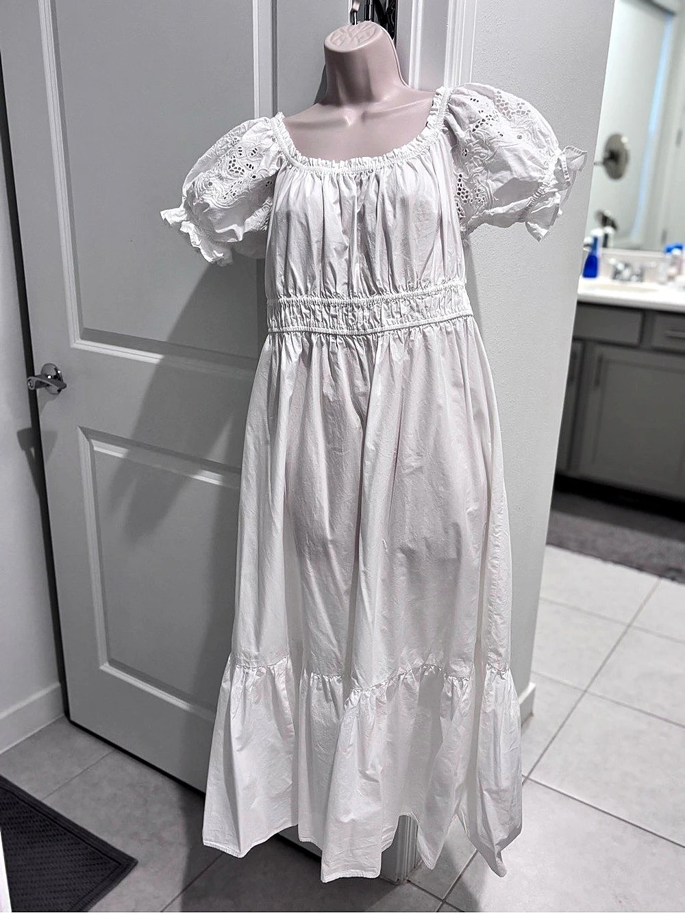 H&M Maxi Dress in White Size Large Like New